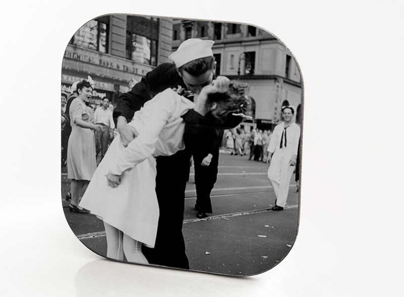 New York Hardboard & Fiberglass Coaster Times Square Kiss. New York. 1945
